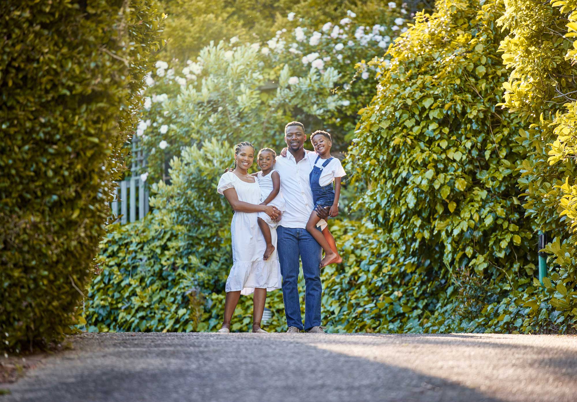 portrait-woman-and-man-with-children-in-backyard